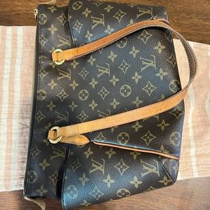 Louis vuttion Totally monogram PM bag. Used but in good condition.